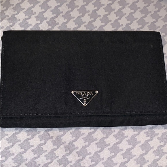 Prada Accessories - Black Prada wallet Vintage 🖤Authentic 🖤